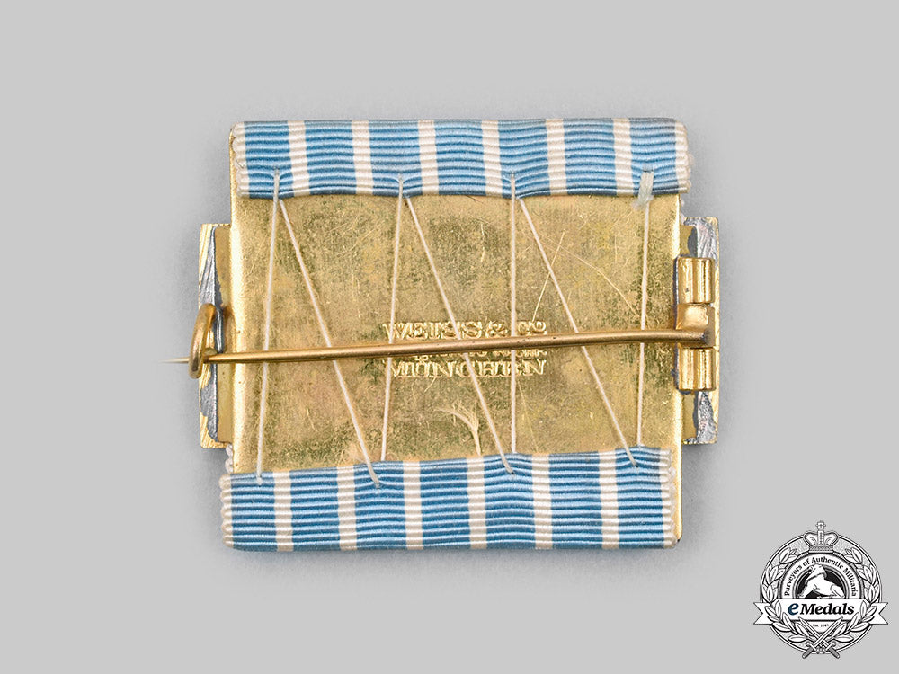 bavaria,_kingdom._a_fire_brigade25-_year_long_service_badge,_with_case,_by_weiss&_co._c20546_mnc8988_1