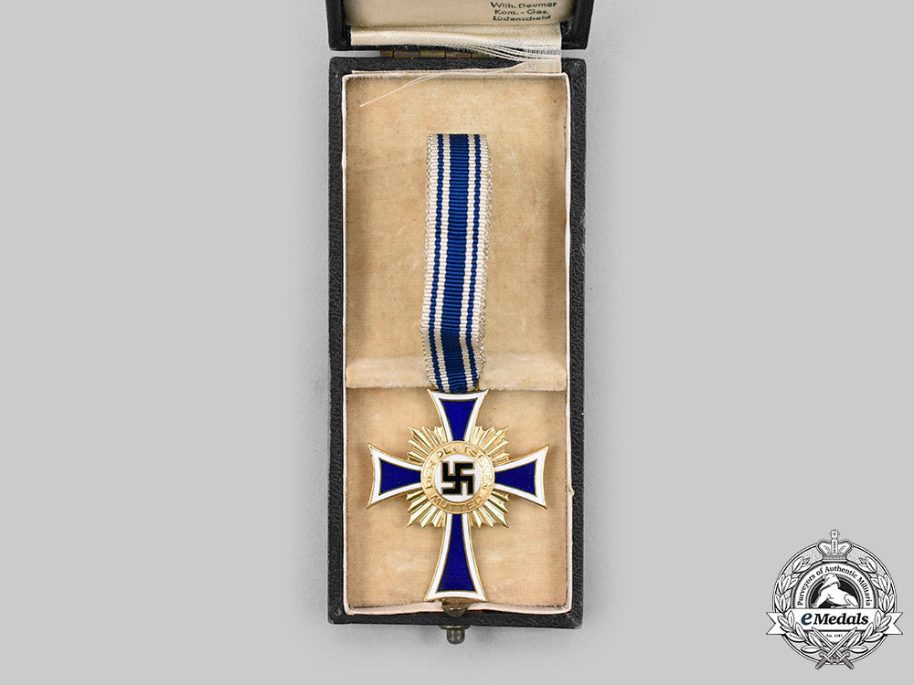 germany,_third_reich._a_pair_of_cased_medals_c20547_mnc4910
