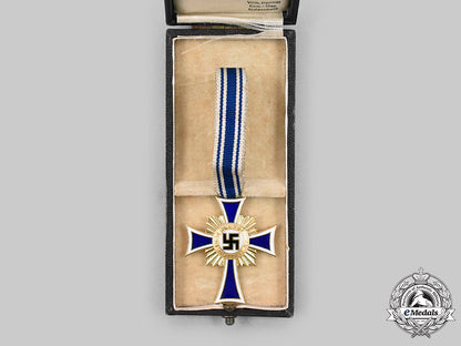germany,_third_reich._a_pair_of_cased_medals_c20547_mnc4910
