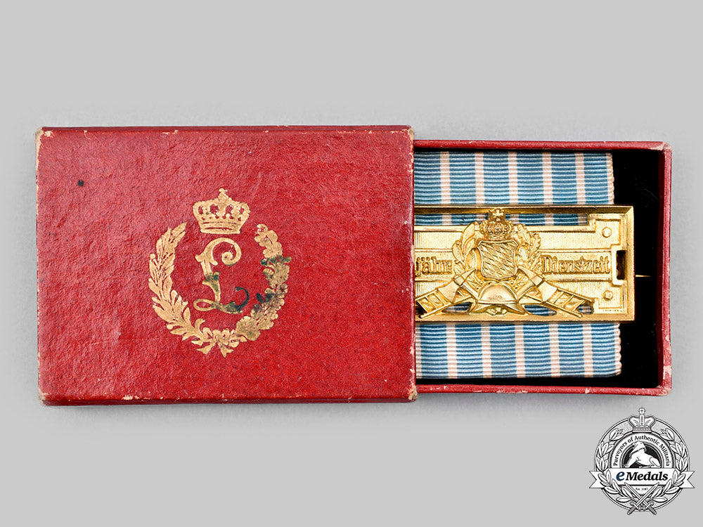 bavaria,_kingdom._a_fire_brigade25-_year_long_service_badge,_with_case,_by_weiss&_co._c20550_mnc8982_1