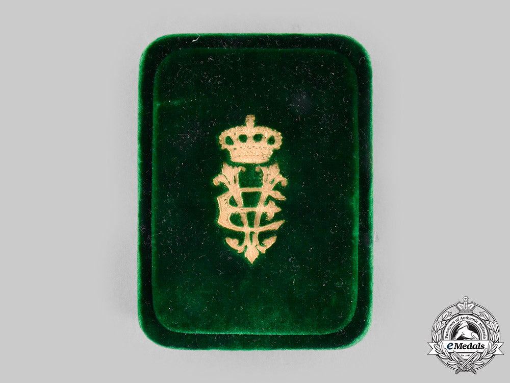 italy,_kingdom._an_order_of_st._maurice&_lazarus_in_gold,_v_class_knight_with_case,_by_cravanzola,_c.1890_c20566_mnc0718_1