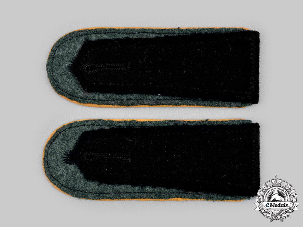 germany,_ss._a_set_of_waffen-_ss_mann_reconnaissance_shoulder_straps_c20566_mnc9025_1