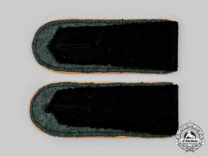 germany,_ss._a_set_of_waffen-_ss_mann_reconnaissance_shoulder_straps_c20566_mnc9025_1