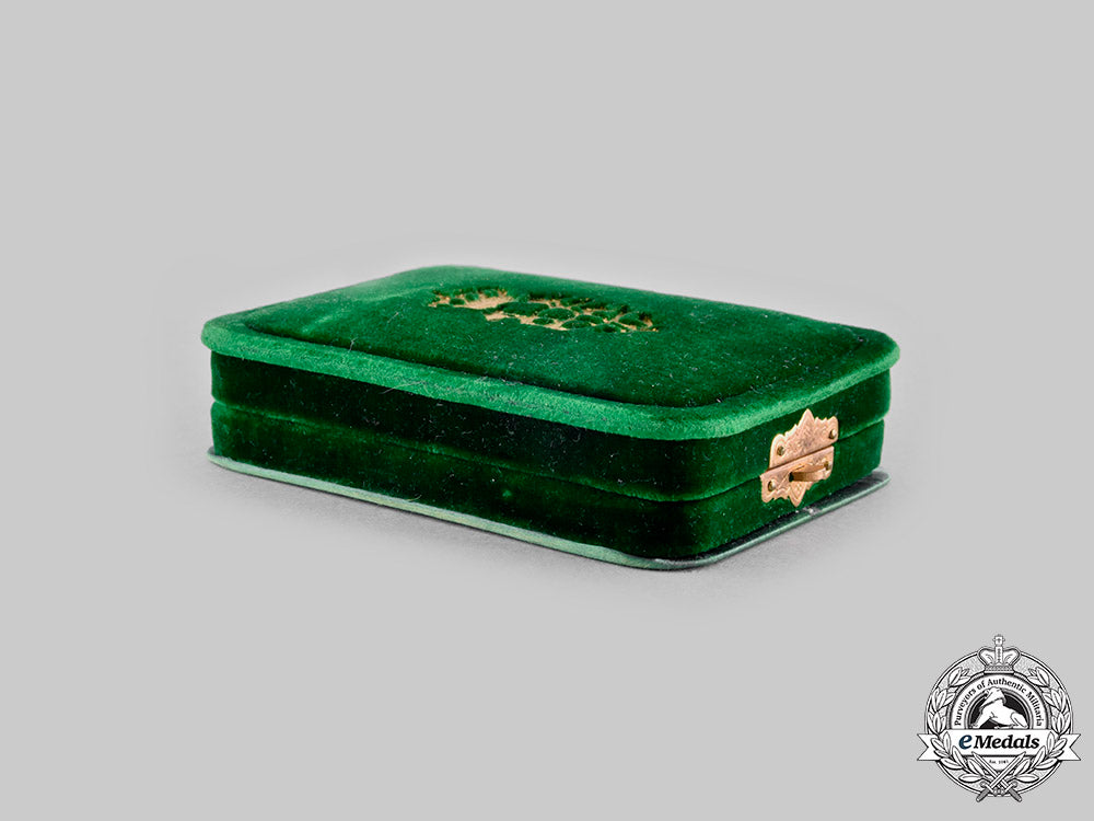 italy,_kingdom._an_order_of_st._maurice&_lazarus_in_gold,_v_class_knight_with_case,_by_cravanzola,_c.1890_c20567_mnc0713_1