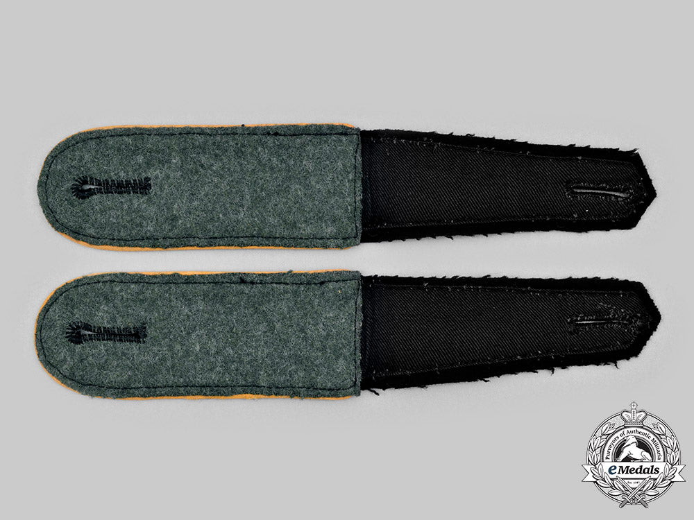 germany,_ss._a_set_of_waffen-_ss_mann_reconnaissance_shoulder_straps_c20567_mnc9027_1
