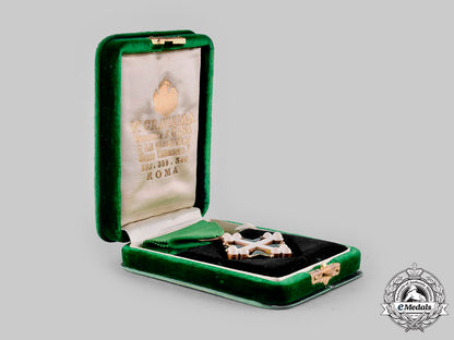 italy,_kingdom._an_order_of_st._maurice&_lazarus_in_gold,_v_class_knight_with_case,_by_cravanzola,_c.1890_c20568_mnc0716_1