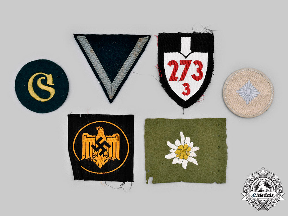 germany,_third_reich._a_lot_of_uniform_insignia_c20574_mnc9047_1