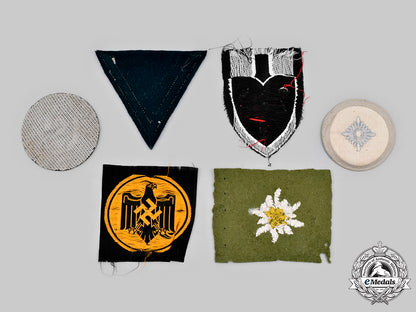 germany,_third_reich._a_lot_of_uniform_insignia_c20575_mnc9049_1