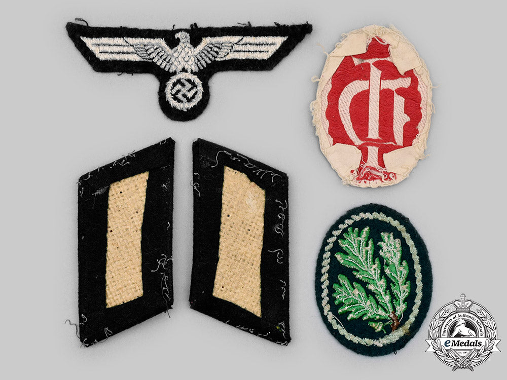 germany,_wehrmacht._a_lot_of_uniform_insignia_c20585_mnc9070_1