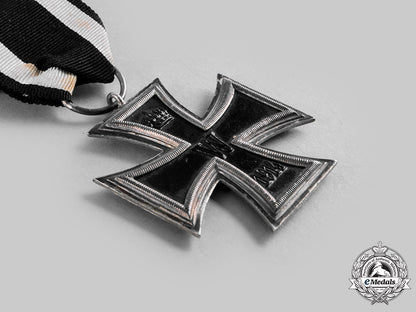 germany,_imperial._a1914_iron_cross_ii_class_with_document_to_musketeer_walther_karl_alfred_wichmann_c20601_emd5221_1