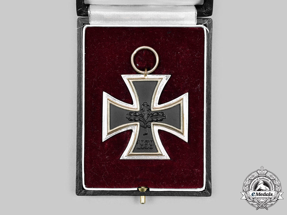 germany,_federal_republic._a1939_iron_cross_ii_class,1957_version_with_case,_by_steinhauer&_lück_c20601_mnc5136