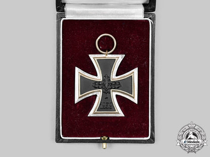 germany,_federal_republic._a1939_iron_cross_ii_class,1957_version_with_case,_by_steinhauer&_lück_c20601_mnc5136