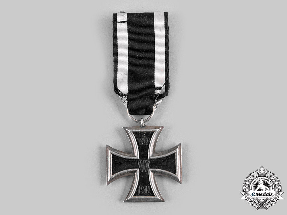 germany,_imperial._a1914_iron_cross_ii_class_with_document_to_musketeer_hans_stüben_c20605_emd5188_1