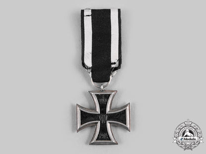 germany,_imperial._a1914_iron_cross_ii_class_with_document_to_musketeer_hans_stüben_c20605_emd5188_1