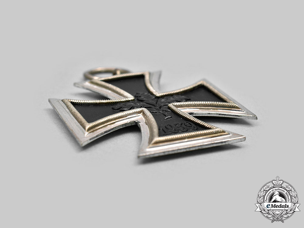 germany,_federal_republic._a1939_iron_cross_ii_class,1957_version_with_case,_by_steinhauer&_lück_c20605_mnc5142