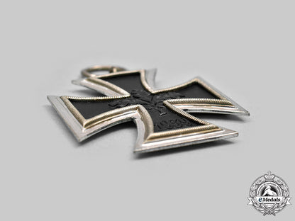 germany,_federal_republic._a1939_iron_cross_ii_class,1957_version_with_case,_by_steinhauer&_lück_c20605_mnc5142