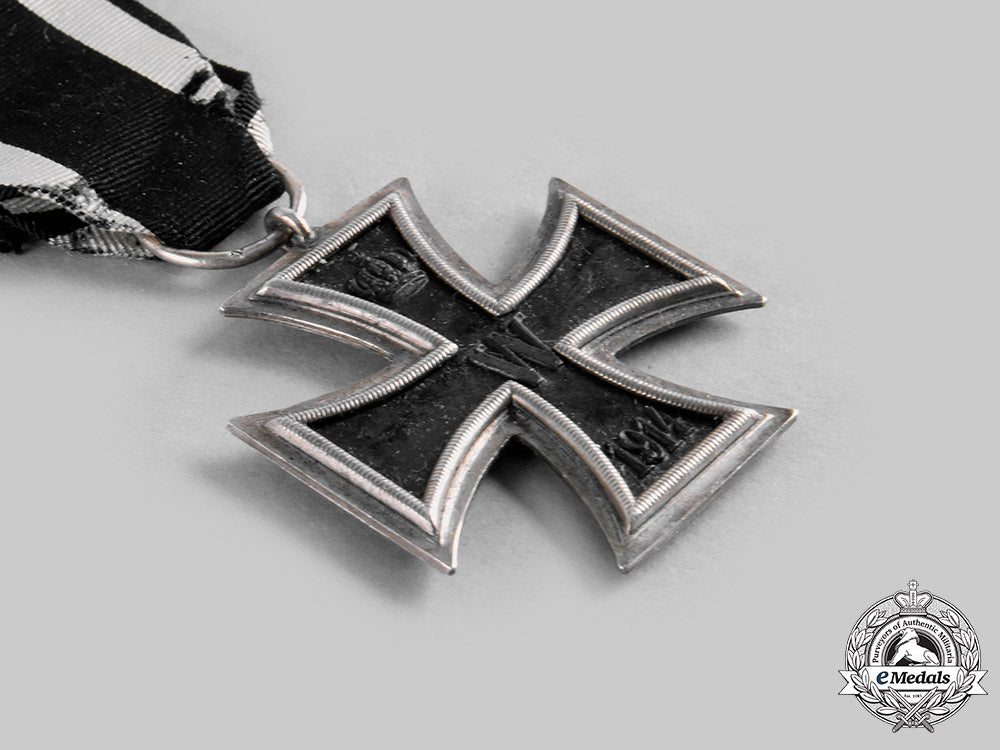 germany,_imperial._a1914_iron_cross_ii_class_with_document_to_musketeer_hans_stüben_c20608_emd5199_1