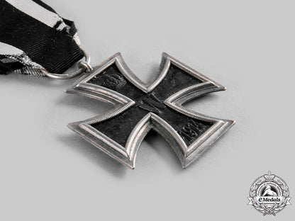 germany,_imperial._a1914_iron_cross_ii_class_with_document_to_musketeer_hans_stüben_c20608_emd5199_1