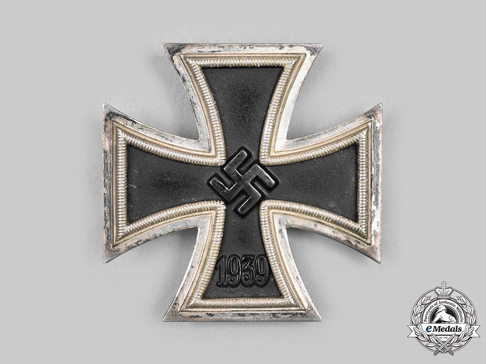 germany,_wehrmacht._a1939_iron_cross_i_class,_with_case,_by_b.h._mayer_c20610_mnc5170