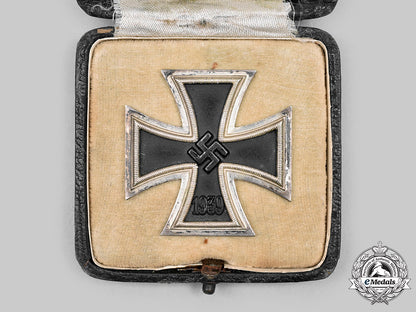 germany,_wehrmacht._a1939_iron_cross_i_class,_with_case,_by_b.h._mayer_c20615_mnc5168