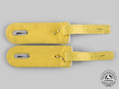 germany,_heer._a_set_of_signals_oberleutnant_shoulder_boards_c20616_emd4040_1