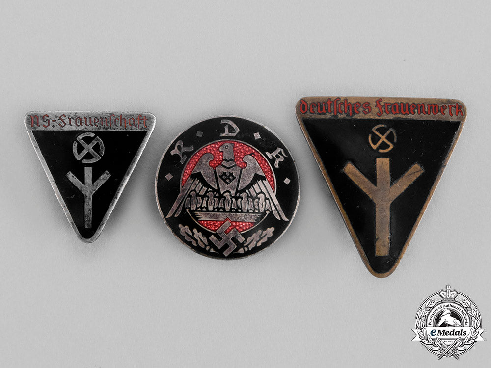 germany,_third_reich._a_lot_of_membership_badges_c20626_emd4118_1