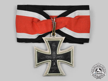 germany,_federal_republic._a_knight’s_cross_of_the_iron_cross,_with_case,1957_version_c20628_mnc5228