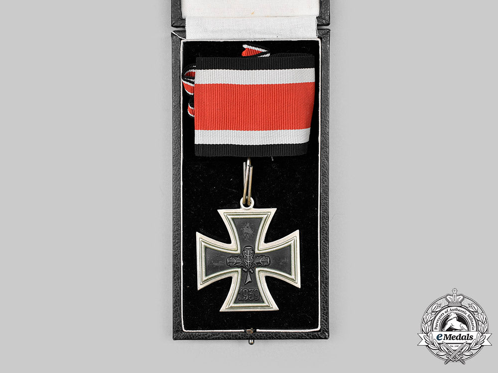 germany,_federal_republic._a_knight’s_cross_of_the_iron_cross,_with_case,1957_version_c20633_mnc5243