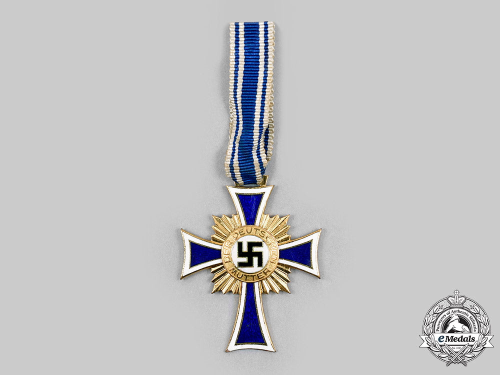 germany,_third_reich._an_honour_cross_of_the_german_mother,_gold_grade_with_case,_by_gebrüder_godet_c20636_mnc7556