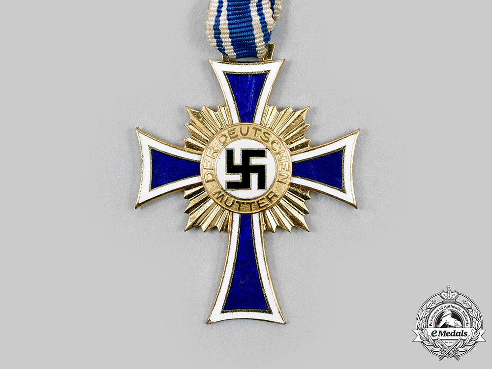 germany,_third_reich._an_honour_cross_of_the_german_mother,_gold_grade_with_case,_by_gebrüder_godet_c20637_mnc7558