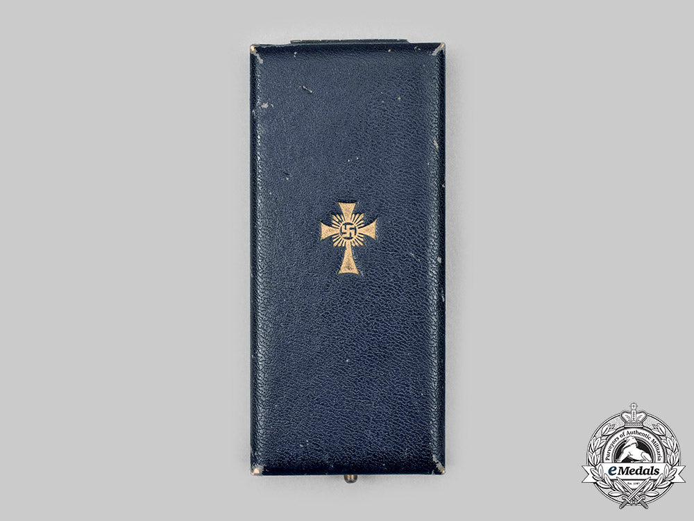 germany,_third_reich._an_honour_cross_of_the_german_mother,_gold_grade_with_case,_by_gebrüder_godet_c20640_mnc7565
