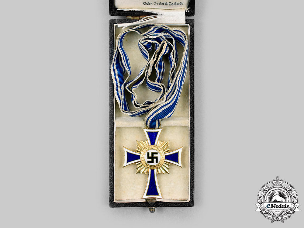 germany,_third_reich._an_honour_cross_of_the_german_mother,_gold_grade_with_case,_by_gebrüder_godet_c20641_mnc7567