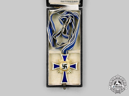 germany,_third_reich._an_honour_cross_of_the_german_mother,_gold_grade_with_case,_by_gebrüder_godet_c20641_mnc7567