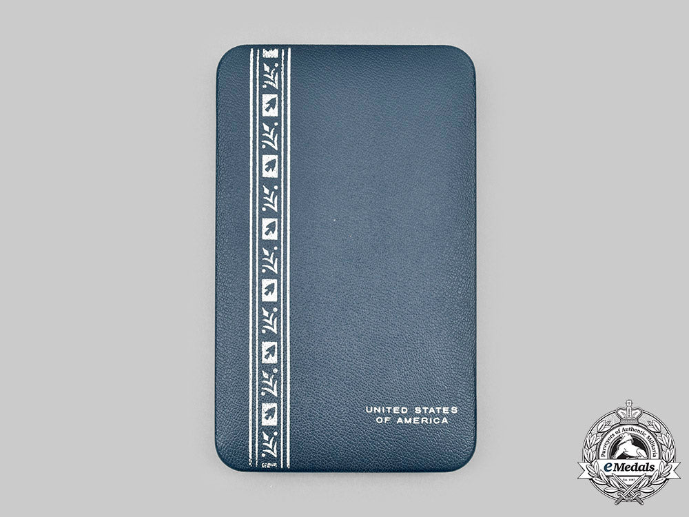 united_states._a_department_of_the_air_force_decoration_for_exceptional_civilian_service,_cased_c20641_mnc9178