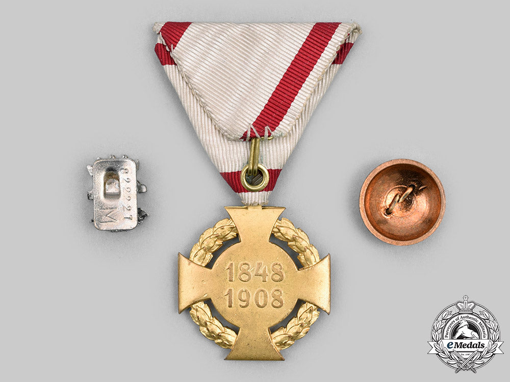 europe._an_assorted_lot_of_medals_and_insignia_c20646_mnc1871_1