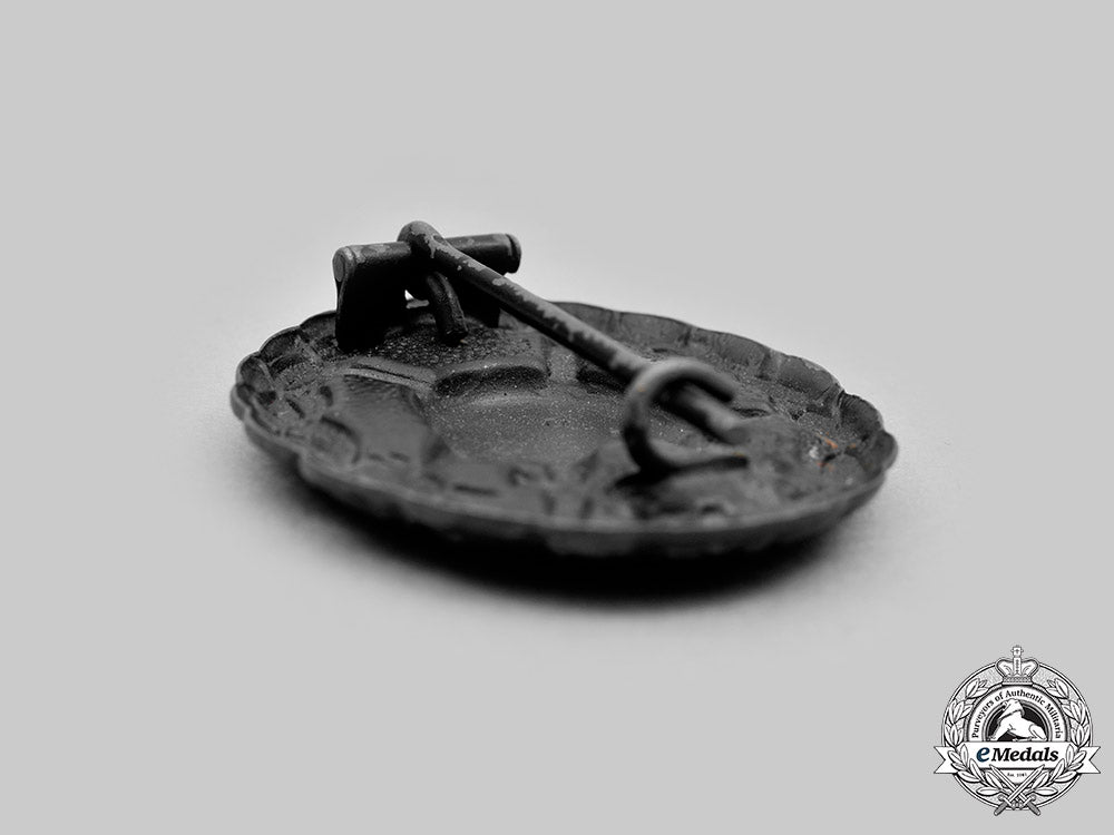 germany._a_pair_of_wound_badges,_black_grade,_imperial_and_third_reich_versions_c20653_mnc1896_1