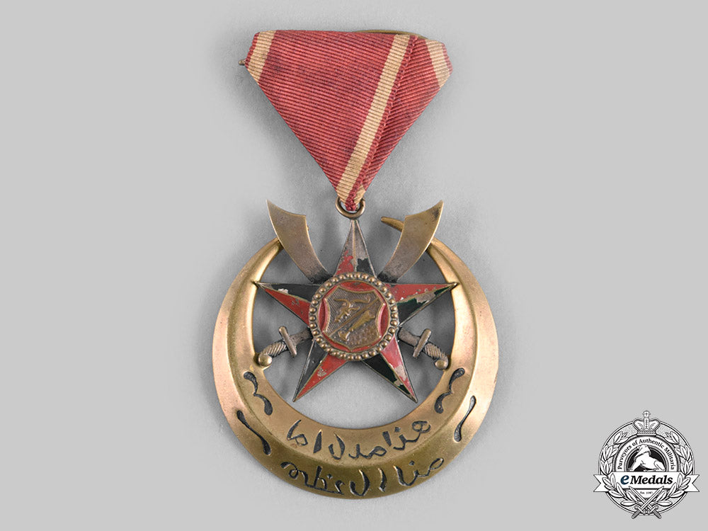 yemen,_colony_of_aden._an_order_of_sultan_hussain_of_kathiri_badge,_c.1965_c20663_emd8777_1