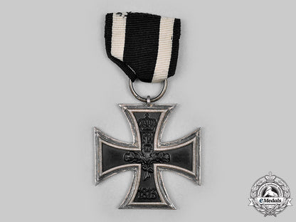 germany,_imperial._a1914_iron_cross_ii_class,_with_wartime_commemorative_case_c20664_mnc5327