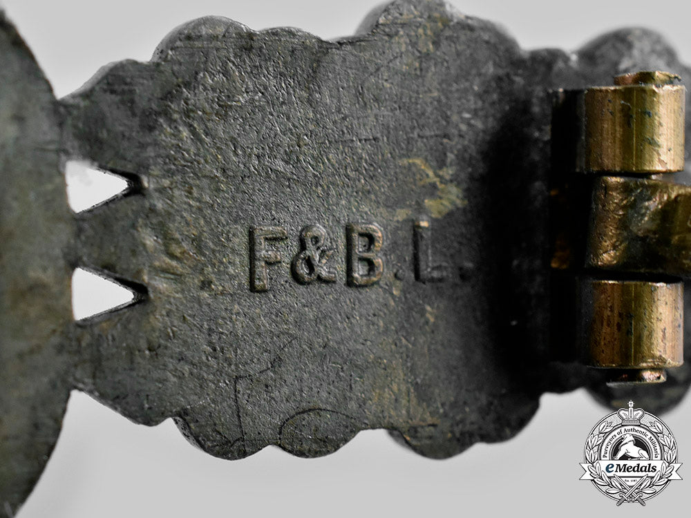 germany,_luftwaffe._a_bomber_flight_clasp,_bronze_grade,_by_funke&_brüninghaus_c20668_mnc1363_2_1