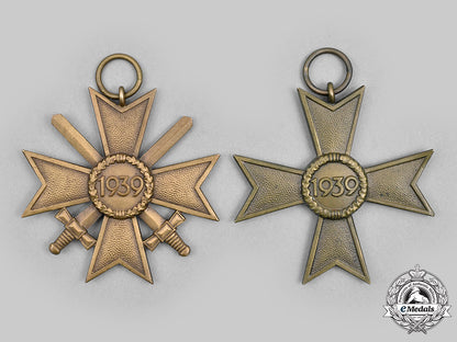 germany,_wehrmacht._a_pair_of_war_merit_crosses,_ii_class_c20670_mnc1931_1