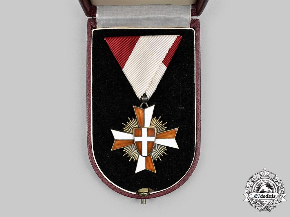 austria,_second_republic._a_meritorious_service_badge_of_the_state_of_vienna,_with_case,_ca.1955_c20670_mnc7640_1