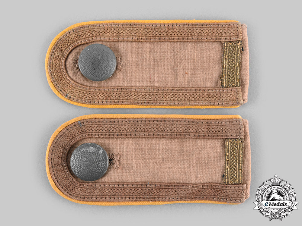 germany,_heer._a_set_of_signals_unterfeldwebel_tropical_shoulder_straps_c20675_emd7562_1