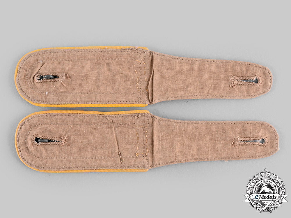 germany,_heer._a_set_of_signals_unterfeldwebel_tropical_shoulder_straps_c20677_emd7568_1