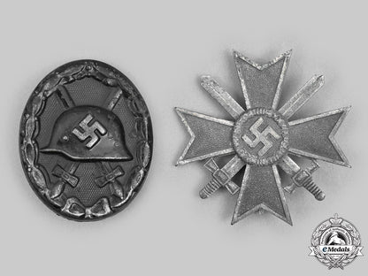 germany,_wehrmacht._a_pair_of_service_badges_c20682_mnc1959_1