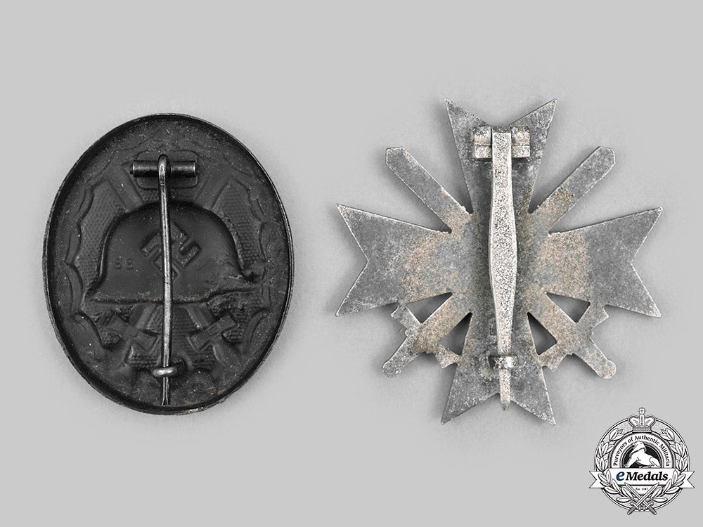 germany,_wehrmacht._a_pair_of_service_badges_c20683_mnc1960_1