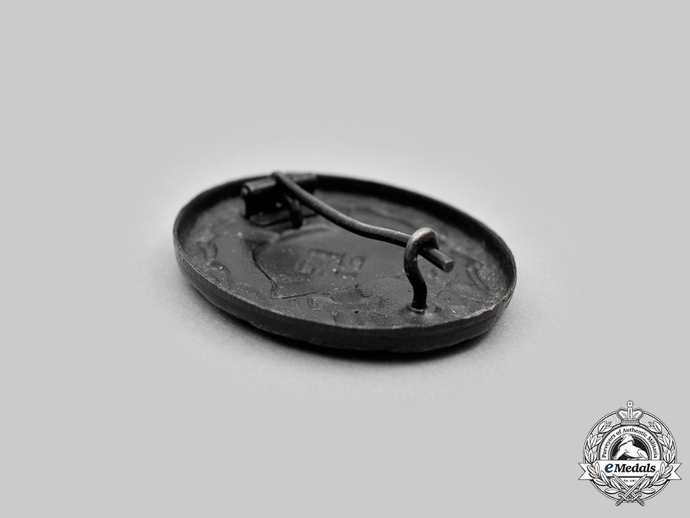 germany,_wehrmacht._a_pair_of_service_badges_c20684_mnc1962_1