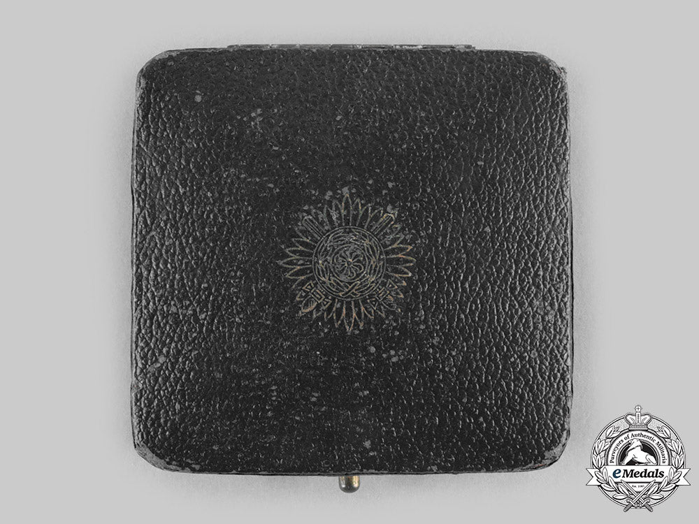 germany,_wehrmacht._an_eastern_people’s_medal,_i_class_in_gold_with_swords_and_case,_by_wächtler&_lange_c20685_emd4409_1