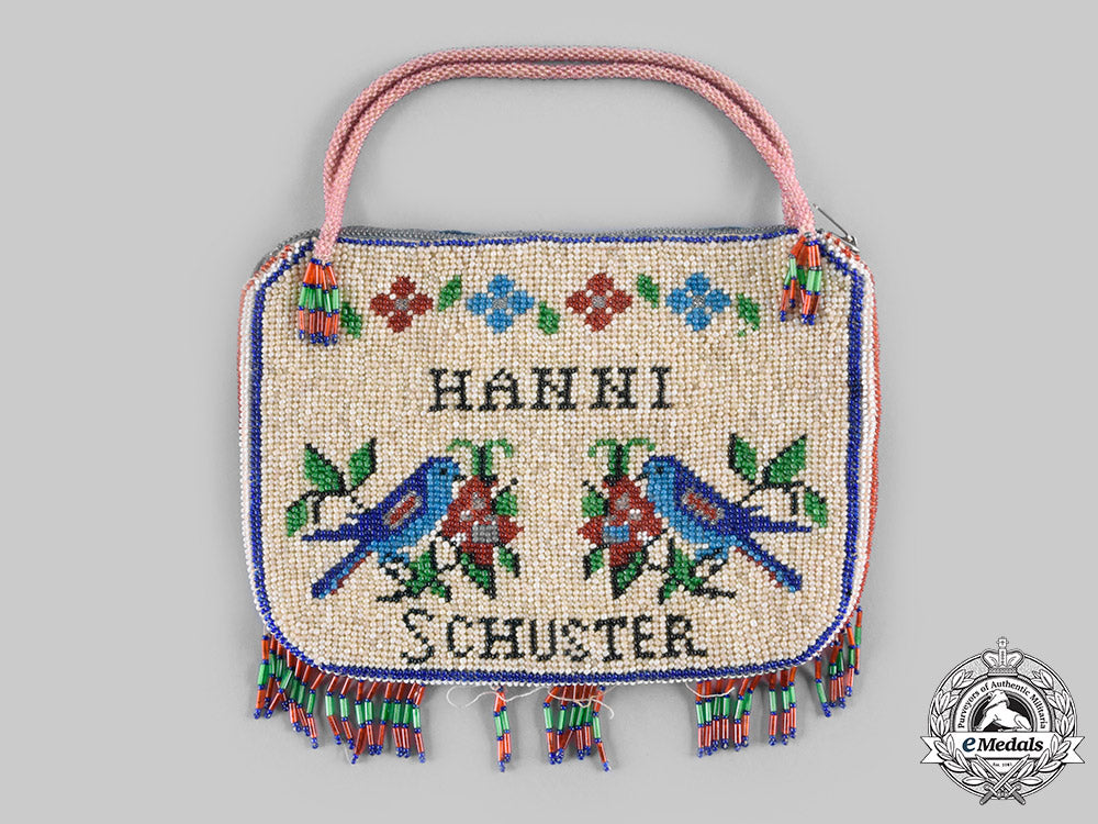 germany,_third_reich._a_woman’s_beaded_handbag,1942_c20757_emd3942_1