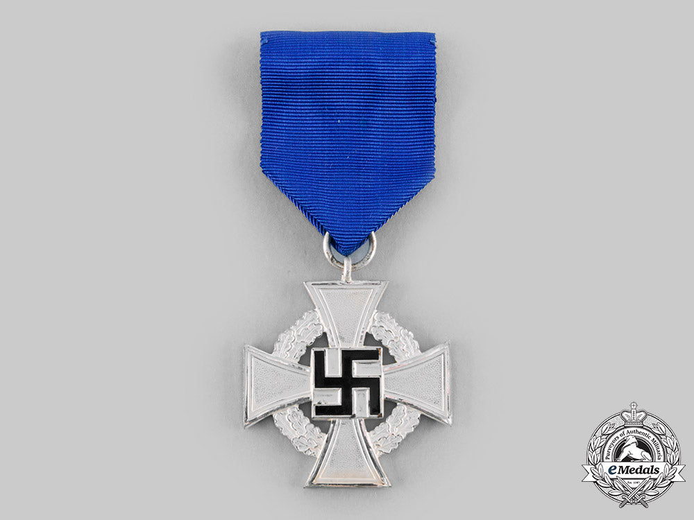 germany,_third_reich._a_civil_service25-_year_faithful_service_cross,_with_case,_by_wächtler&_lange_with_documents_to_justice_inspector_karl_kreutzfeldt_c20768_emd4196