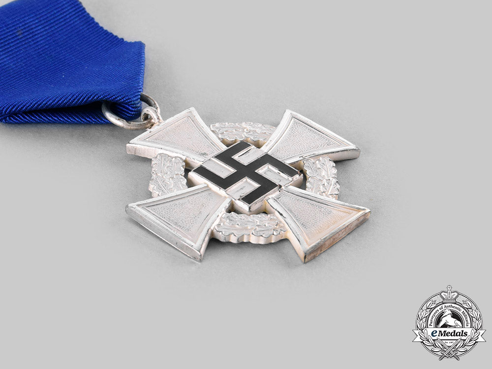 germany,_third_reich._a_civil_service25-_year_faithful_service_cross,_with_case,_by_wächtler&_lange_with_documents_to_justice_inspector_karl_kreutzfeldt_c20770_emd4210